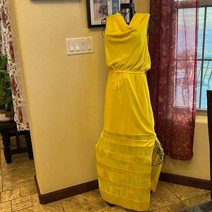 Beautiful, long yellow summer dress. Size 6.